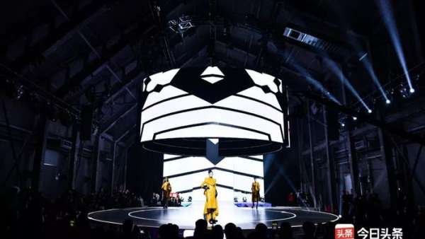 時(shí)尚慶典活動(dòng)的國潮T臺(tái)秀壓軸亮相，盡顯國范美感