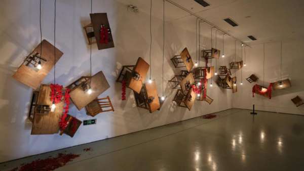 從視覺變現(xiàn)切入，這樣的主題展覽活動展現(xiàn)了20世紀(jì)90年代的那些問題