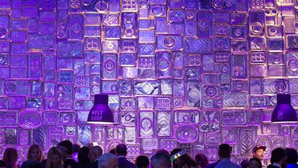 女生成人禮活動策劃肯定要BLINGBLING的，金屬銀色色調(diào)閃閃發(fā)光