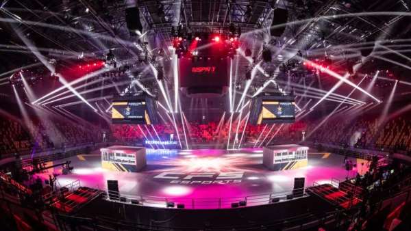 CFS打造了一場(chǎng)“零距離”的試聽盛宴活動(dòng)，裸眼3D投影秀驚險(xiǎn)刺激