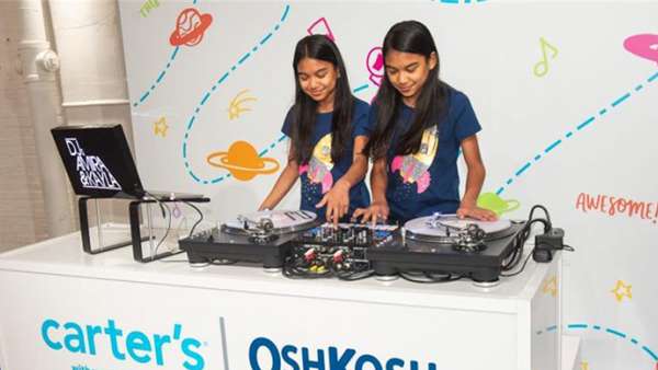 這樣一個(gè)“兒童宇宙”的想象體驗(yàn)活動，毛絨兔拖鞋也沒有年齡限制