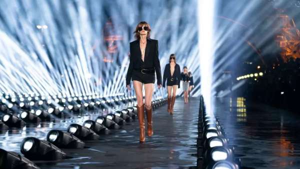 2020年的這幾場(chǎng)秀場(chǎng)活動(dòng)的舞美視覺設(shè)計(jì)驚艷了眼球