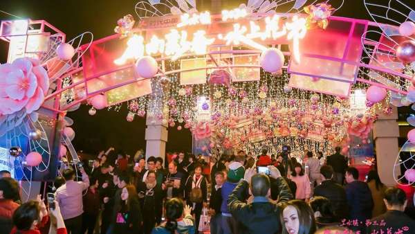 水上花市的展覽活動(dòng)今年里水鎮(zhèn)亮相央視《新聞聯(lián)播》，聚集了各地眼球