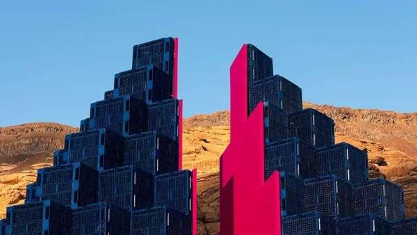 沙漠新綠洲的展覽活動匯集了以14位藝術(shù)家的互動裝置為特色，超贊