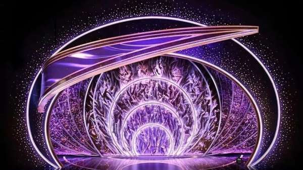 奧斯卡頒獎(jiǎng)典禮活動的舞美設(shè)計(jì)仿佛刮起一股具有雕塑力量感的旋風(fēng)