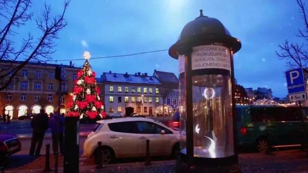 西班牙的這家氣泡酒在市街頭的這個(gè)快閃店活動(dòng)竟然還會(huì)魔法，神奇