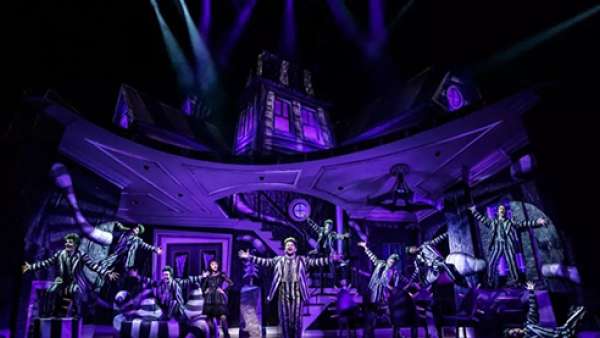 舞臺(tái)美學(xué)如何挑戰(zhàn)熒幕經(jīng)典，看看這場(chǎng)舞臺(tái)劇演出活動(dòng)便知曉