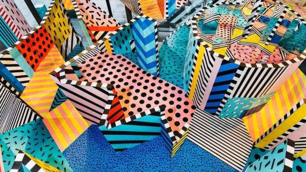 孟菲斯派藝術(shù)風(fēng)格的快閃店活動(dòng)策劃設(shè)計(jì)賦予空間鮮亮的色彩與張力