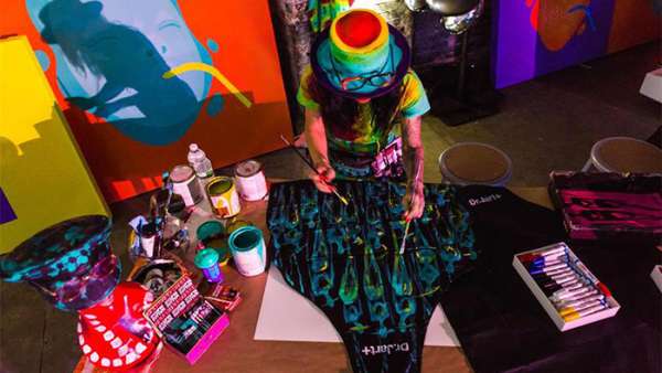 面膜發(fā)布會活動現(xiàn)場能玩出啥新花樣，這家就辦了一場迪斯科派對活動