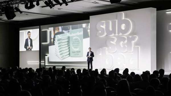 這家軟件公司的訂閱會議活動直接把企業(yè)劇院的場景搬上了舞臺，牛！