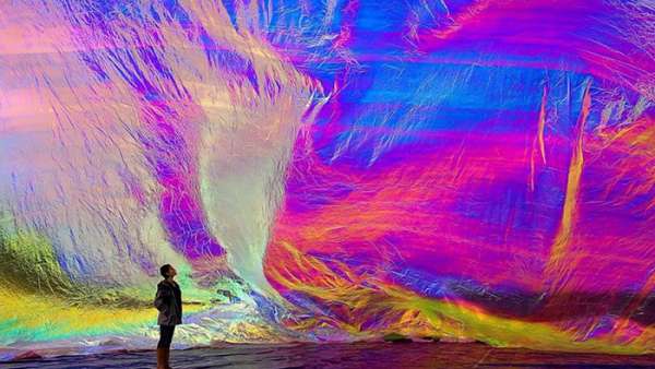 一場(chǎng)別樣的藝術(shù)展覽活動(dòng)裝置竟是以蜘蛛網(wǎng)貫穿了對(duì)未來城市的想象力