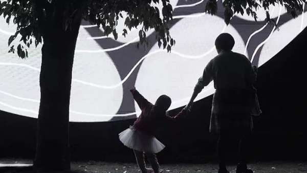 僅用一個燈光展覽活動裝置就傳遞了大自然的聲音，自然之聲太神奇了