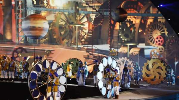 傳播友誼、團(tuán)結(jié)與和諧才是這屆運(yùn)動會慶典活動的崇高目標(biāo)