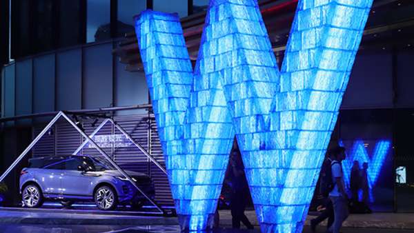 年輕正當時，汽車發(fā)布會活動還特別策劃了英倫海派客廳給你噶山虎