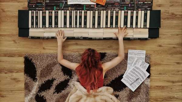 書中自有黃金屋，會展活動現(xiàn)場策劃個書本的拍照打卡點也能黃金萬兩吧