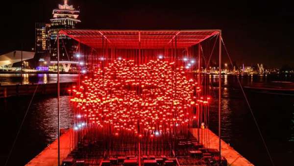 燈光藝術(shù)展覽活動策劃的“有用主張”作品本體居然是1000多顆紅色警示燈