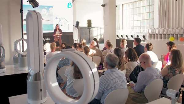 發(fā)布會(huì)活動(dòng)策劃場(chǎng)地選用開(kāi)放式的設(shè)計(jì)，零距離接觸產(chǎn)品體驗(yàn)感十足