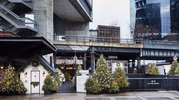 冬季仙境般的快閃店活動(dòng)現(xiàn)場(chǎng)香氣撲鼻，更有特殊的AR體驗(yàn)與你互動(dòng)