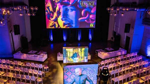 電影發(fā)布會(huì)活動(dòng)現(xiàn)場的照相背景裝置迷住了眾多粉絲的向往