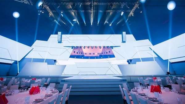 周年慶典活動在帳篷中的演繹把歷史和尖端技術(shù)成就成功結(jié)合在一起