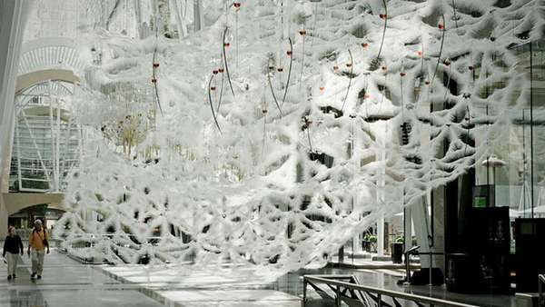 實(shí)時(shí)音樂與視覺特效呈現(xiàn)的沉浸式展覽活動(dòng)訴說著各種海洋關(guān)聯(lián)