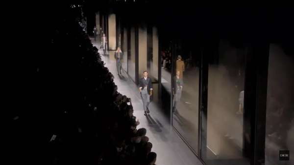 時裝展覽活動的舞美設(shè)計更像是一場視覺藝術(shù)展覽活動