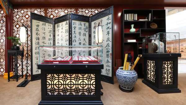 跨越時(shí)空 融合新生，快閃店會(huì)展活動(dòng)傳遞了東方美學(xué)與西方藝術(shù)的文化交融