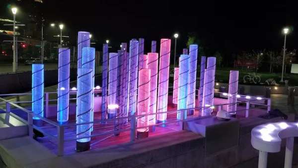 用5個(gè)“鍵盤”上的20個(gè)“鼓”就可以演奏了獨(dú)特的燈光聲音展覽活動(dòng)，Magical！