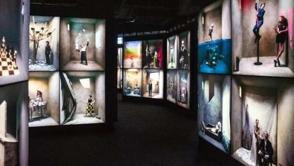 拉開(kāi)尤杰尼歐藝術(shù)展覽活動(dòng)幕布的下一秒，我們都是Cover Girl