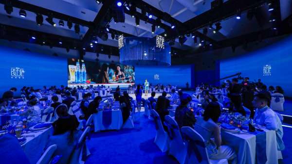 法藍派對晚宴活動準備了一場“精致晚餐”，沉浸式體驗更精致優(yōu)雅