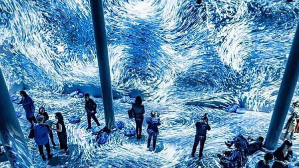 燈光藝術(shù)展覽活動把經(jīng)典藍演繹得更讓人安心、平靜和自信