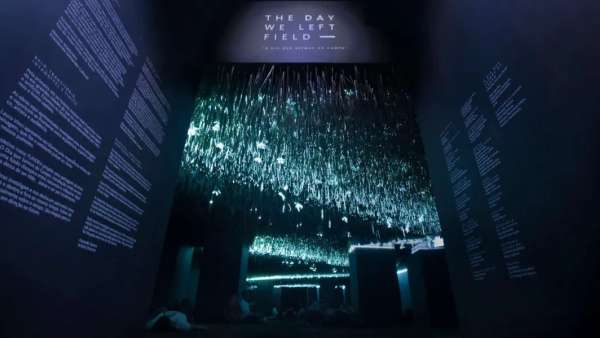 沉浸式藝術(shù)燈光展覽裝置形象地呈現(xiàn)了人與自然之間的微妙關(guān)系