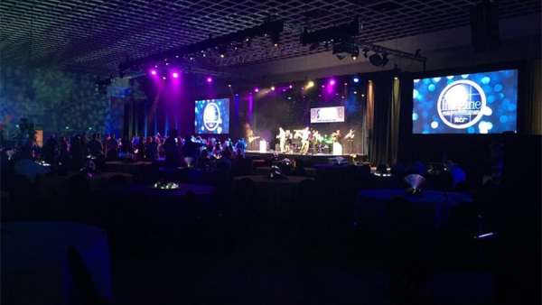 潘多拉主題派對(duì)活動(dòng)讓參會(huì)嘉賓享受了一場(chǎng)光的藝術(shù)