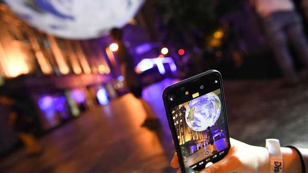 外灘“Discovery太空周”實境體驗藝術(shù)會展活動視覺沖擊太震撼心靈了