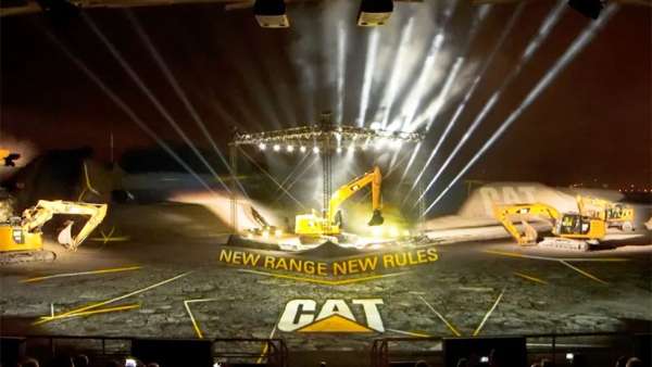 挖掘機(jī)產(chǎn)品發(fā)布會(huì)活動(dòng)就是怎么霸氣怎么來(lái)，戶外沙箱嘆為觀止