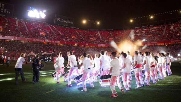 冠軍球隊(duì)?wèi)c典活動(dòng)派對(duì)就該這般空前和充滿(mǎn)驚喜的視聽(tīng)奇觀