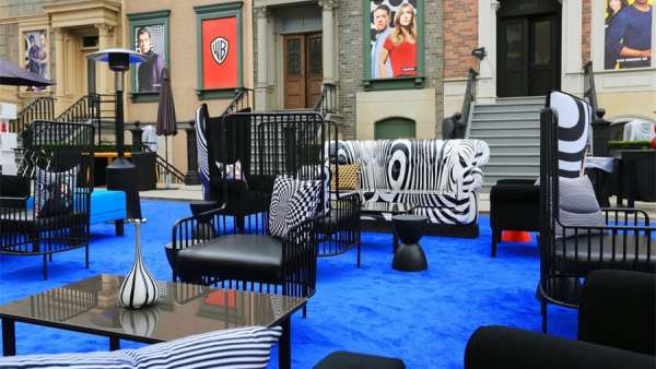 像素化黑白點(diǎn)搭配著線條的設(shè)計(jì)成就了這次推廣活動(dòng)策劃的全新亮點(diǎn)