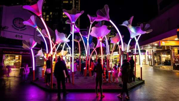 藝術(shù)展覽活動裝置留聲機，用巨大的“喇叭花”激活你安靜的夜晚