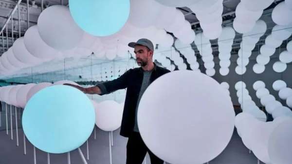 紐約的這個(gè)光之花田藝術(shù)展覽活動(dòng)裝置一開(kāi)展秒變網(wǎng)紅打卡點(diǎn)