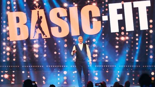 健身品牌分店開業(yè)慶典活動把碼頭倉庫策劃成夜總會，太潮酷了