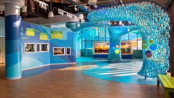 環(huán)保藝術家用一批藝術展覽活動裝置詮釋了保護環(huán)境的想法和觀點