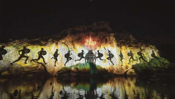 銀行的年會活動融合了自然環(huán)境，策劃得跟電影般藝術(shù)