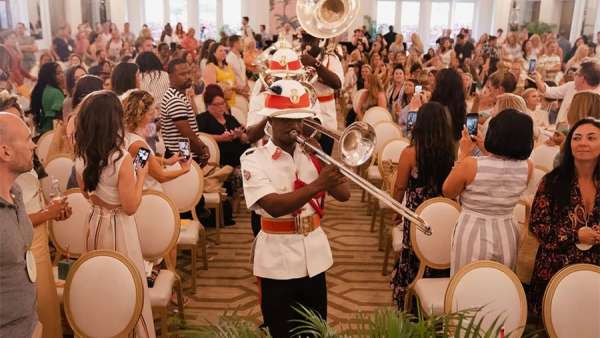 婚禮峰會活動策劃的開場更像是慶典活動，滿滿的音樂娛樂