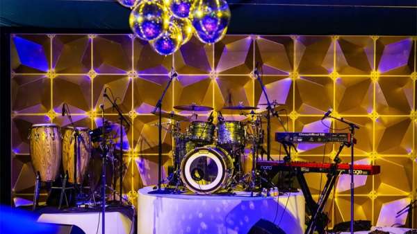 80年代的旱冰迪斯科風格派對活動喚醒了一代人的歡樂回憶