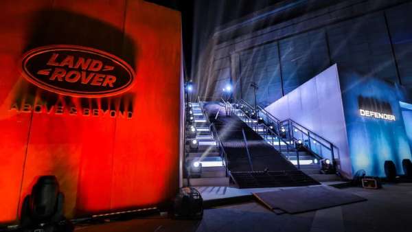 “硬漢”發(fā)布會活動策劃了一個巨大的盒子和斜坡，太狂野了