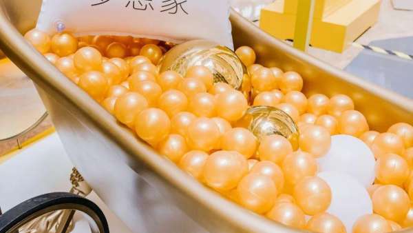 魔都快閃店活動策劃了一場“入職”打卡的幸福家庭品牌跨界聯(lián)展