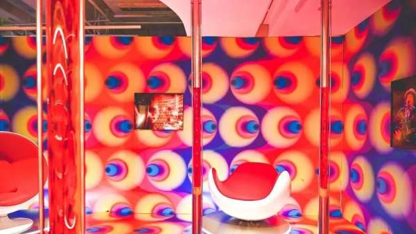 赫本玫瑰之約主題展覽活動(dòng)帶你融入經(jīng)典，穿越時(shí)空對(duì)話