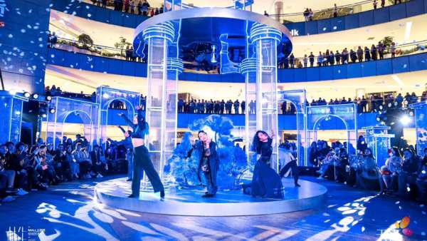 天街的空間藝術展覽活動裝置攝取古羅馬建筑特色，藝術感超強