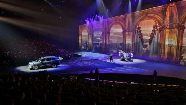 吉利豪越上市發(fā)布會活動策劃了一場大型魔幻劇，實(shí)力技術(shù)擔(dān)當(dāng)