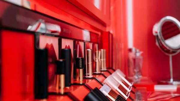 大愛蘭蔻櫻桃紅的快閃店展覽活動策劃，顏值更是滿分標(biāo)準(zhǔn)